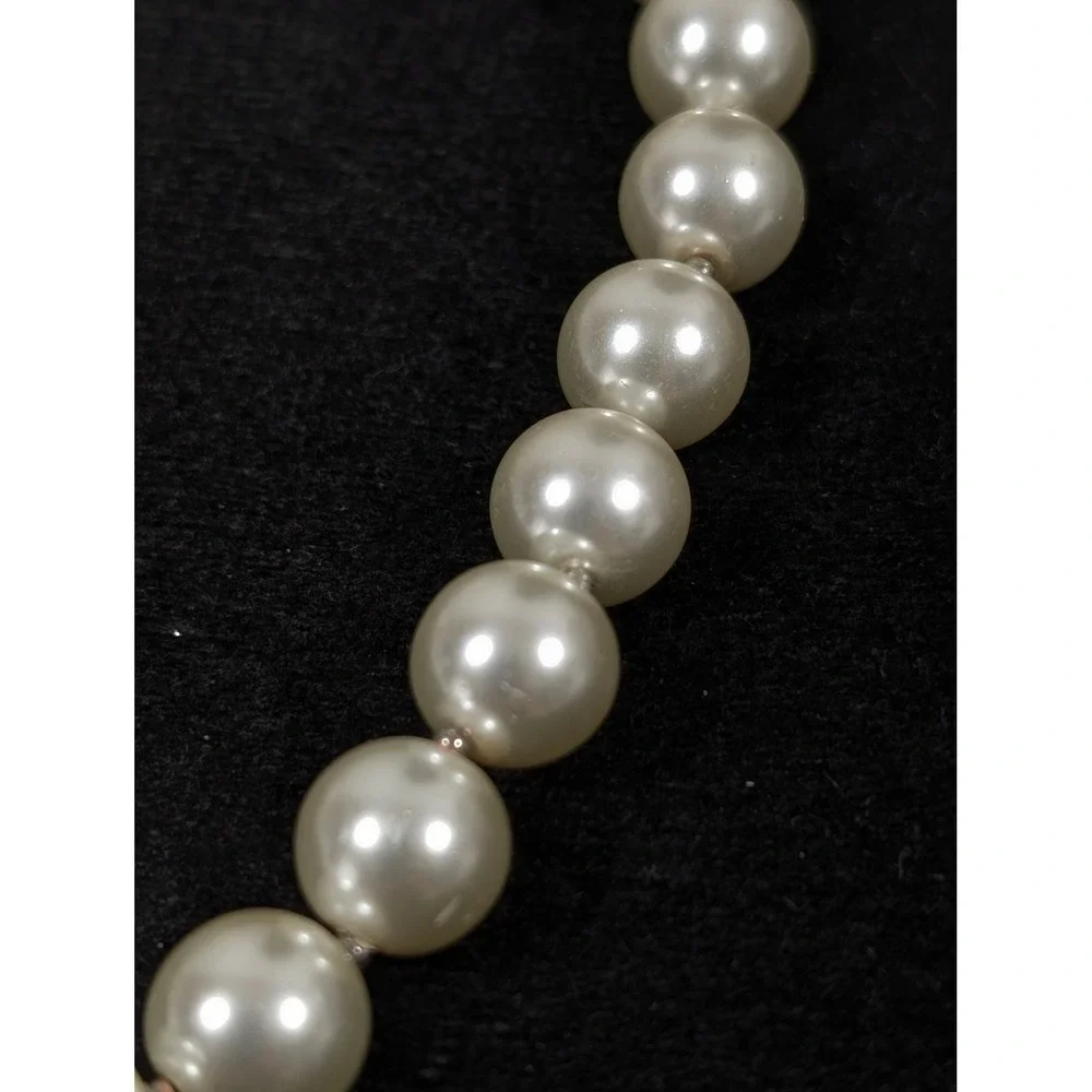 White Glass‎ Pearl Necklace 26